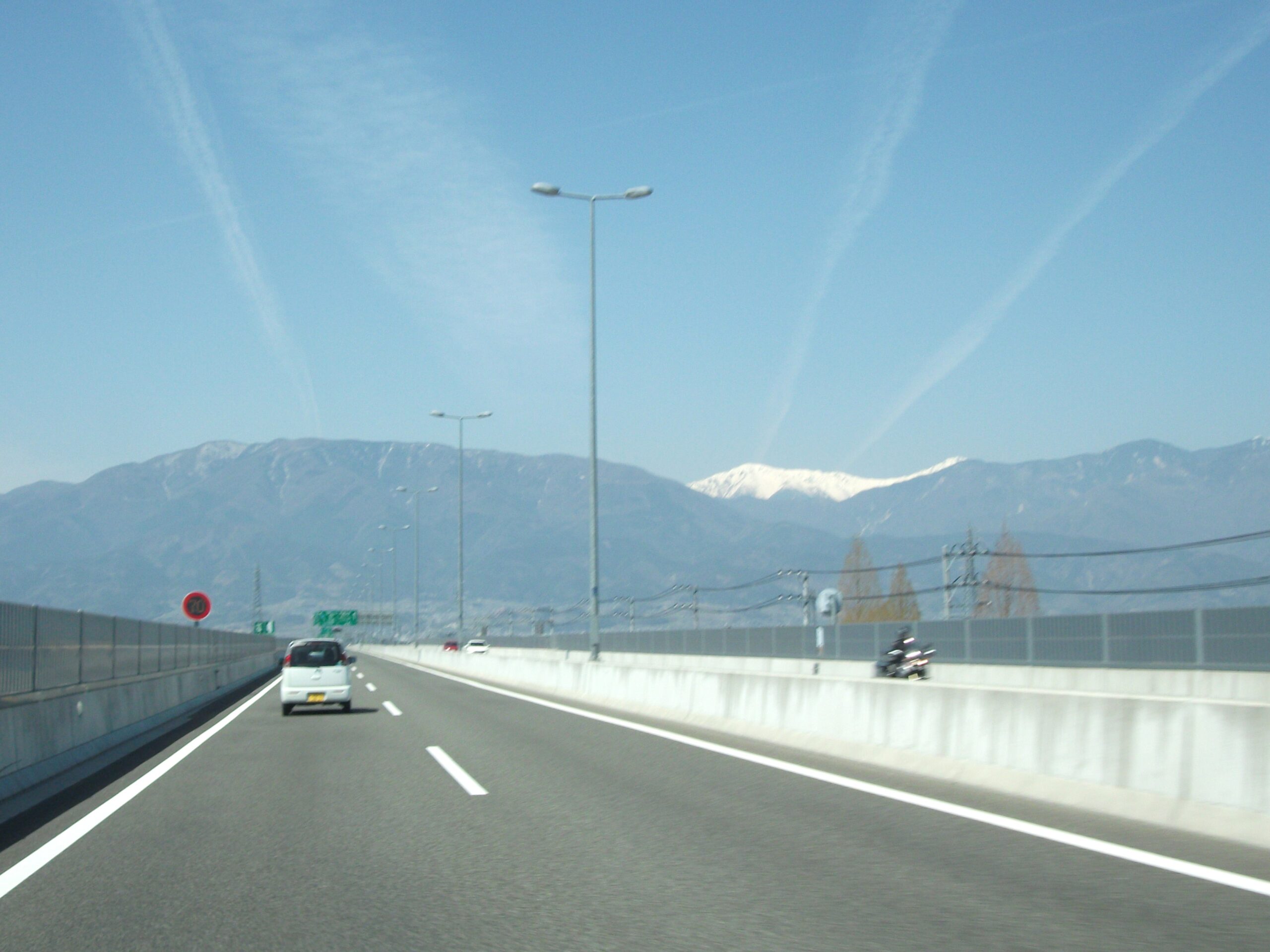 高速道路から見た富士山
