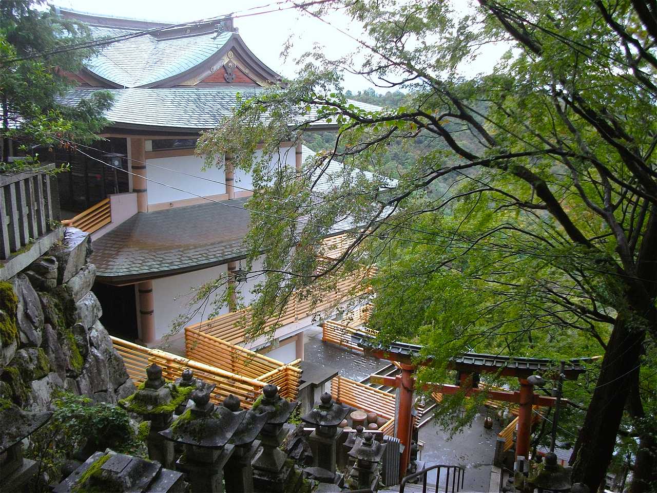 太郎坊宮阿賀神社